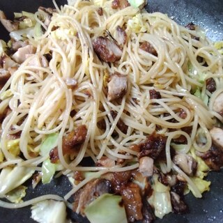 鶏唐揚げキャベツパスタ炒め